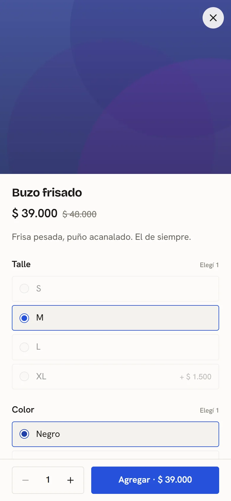 La ficha de un buzo en un celular, con el precio en oferta, los talles y los colores para elegir, y el botón "Agregar" con el total.